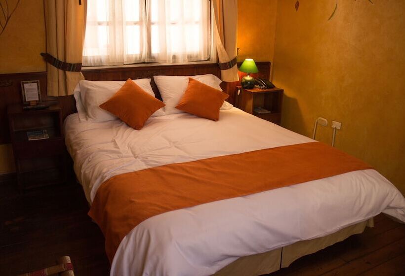 Standard Single Room, Kitu