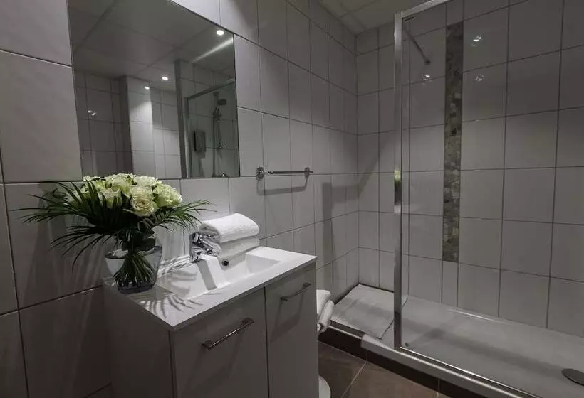 اتاق استاندارد سه نفره, Brit Hotel Bristol Montbéliard Centre