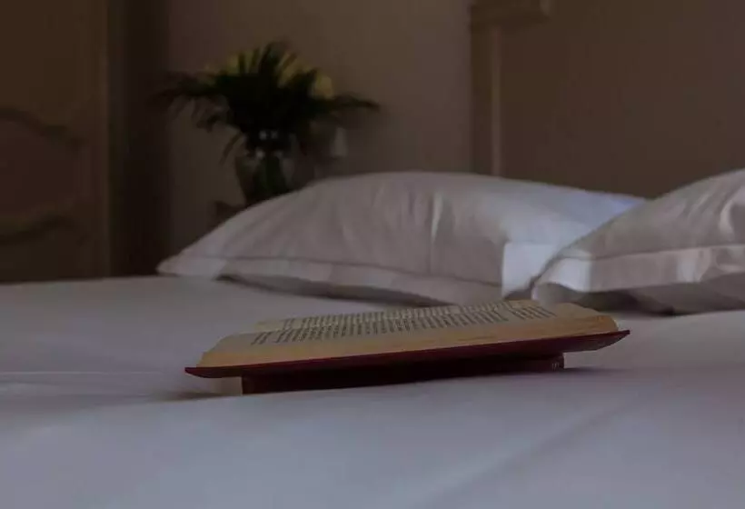 اتاق استاندارد سه نفره, Brit Hotel Bristol Montbéliard Centre
