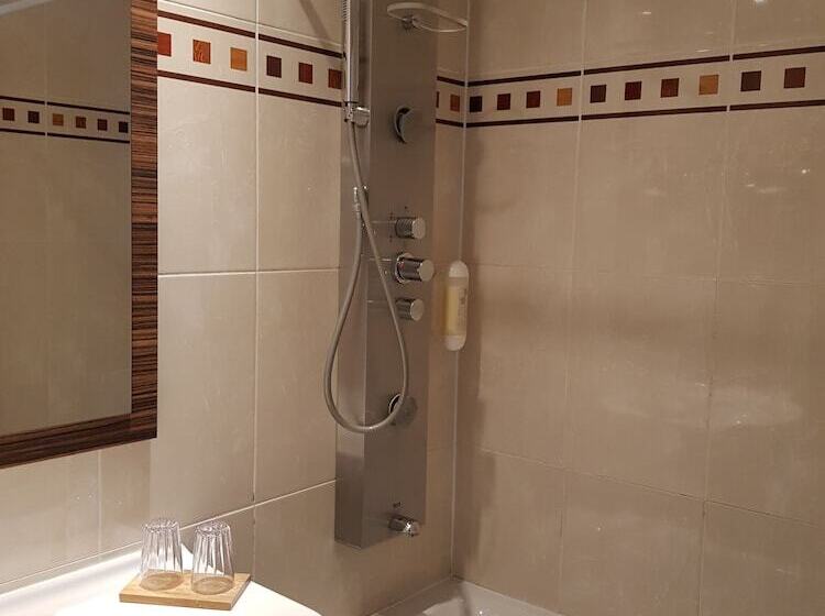 スタンダードルーム, Champerret Elysees