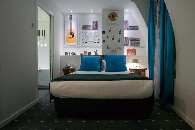 スーペリアールーム, Du Triangle D Or