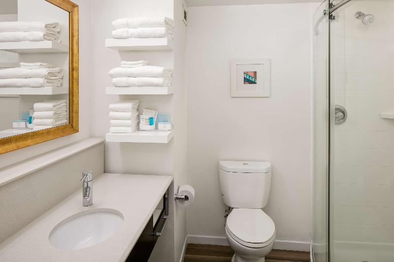 デラックスルーム, Du Triangle D Or