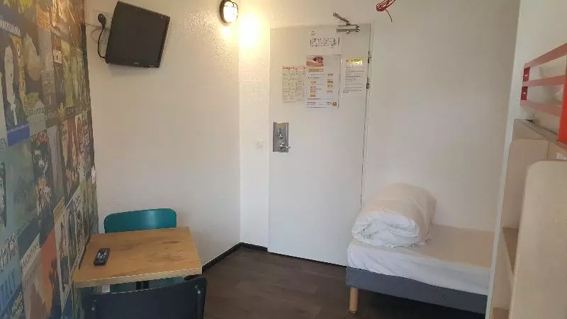 اتاق استاندارد سه نفره, F1 Cergy