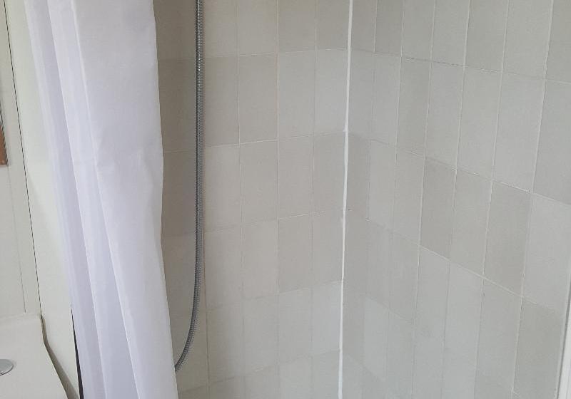 חדר סטנדרט לשלושה, F1 Cergy