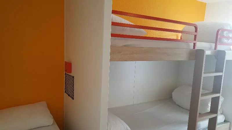 اتاق استاندارد سه نفره, F1 Cergy