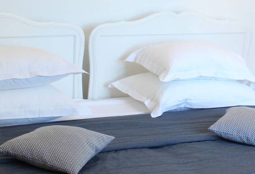 Comfort room with balcony, Grand