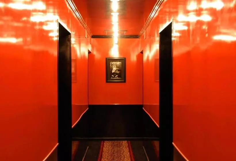 Rahat Oda, Hôtel Ermitage