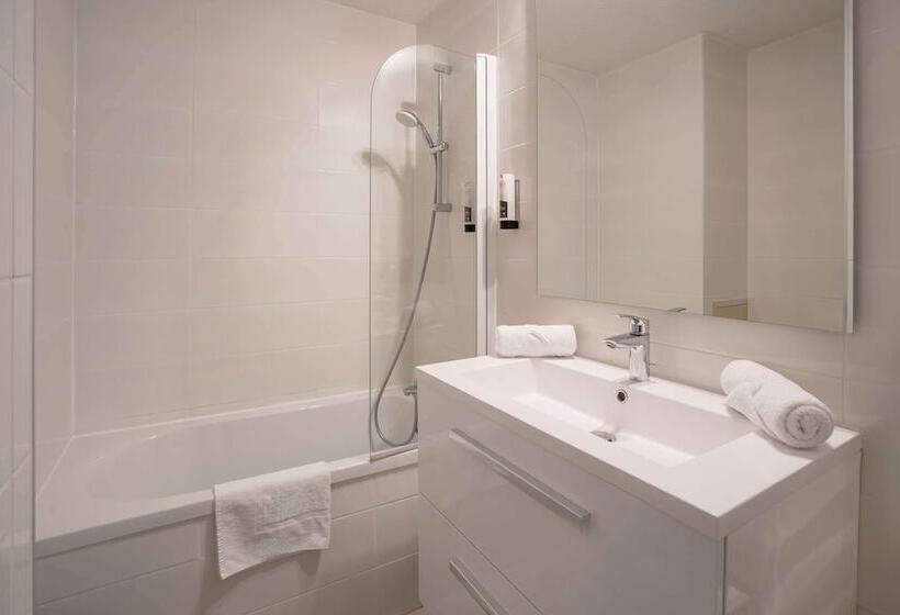 Семейный Номер, Best Western Voiron Centre