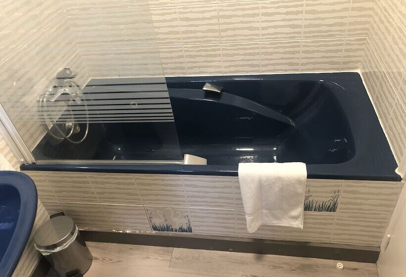 اتاق راحتی, Logis Hotel De La Corniche