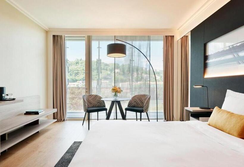 キングサイズベッドのデラックスルーム, Lyon Marriott Hotel Cité Internationale