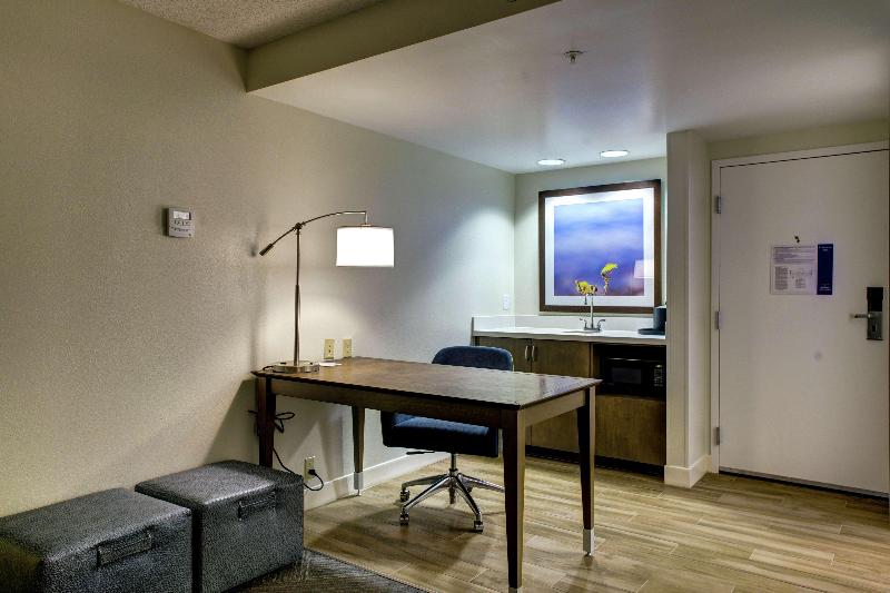 Номер Стандарт Трехместный, Campanile Lille Nord  Wasquehal