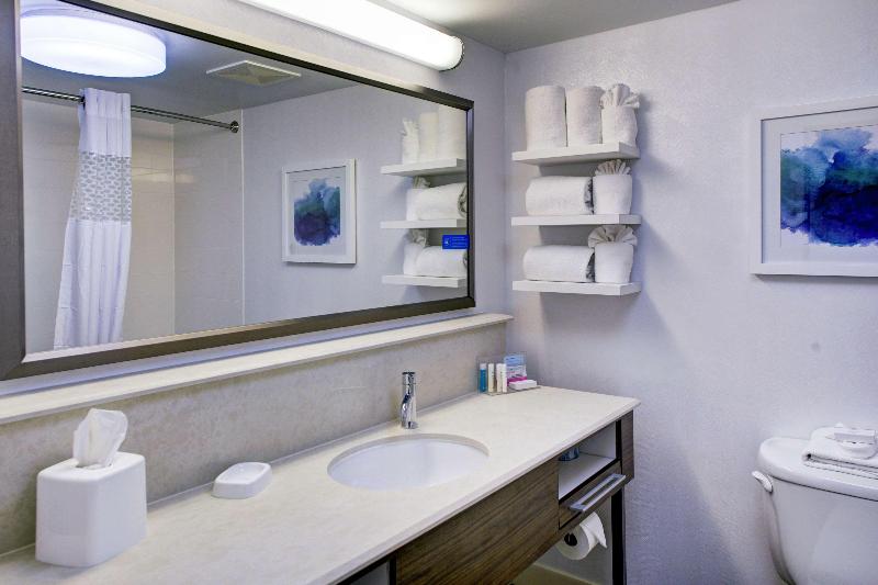 Номер Стандарт Трехместный, Campanile Lille Nord  Wasquehal