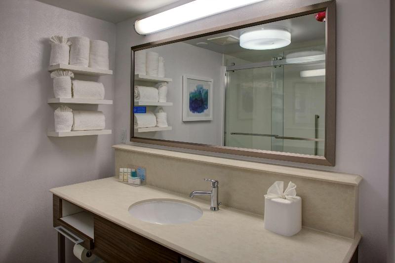 Номер Стандарт Трехместный, Campanile Lille Nord  Wasquehal