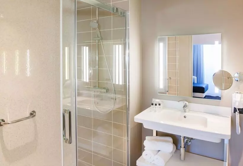 Superior Kolmen Hengen Huone, Grand Hôtel Gallia & Londres Spa
