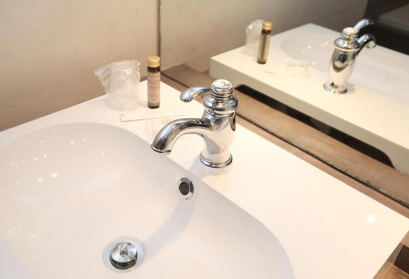 غرفة قياسية, Le Roncevaux