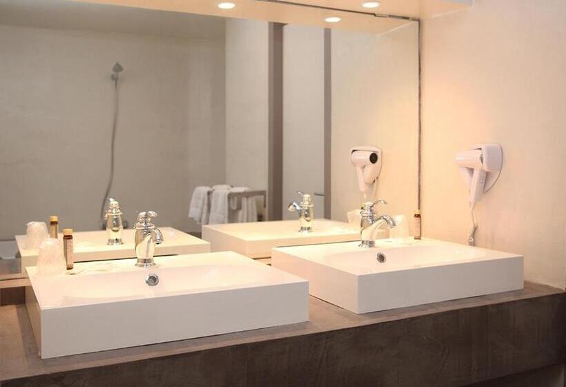 غرفة عائلية, Le Roncevaux