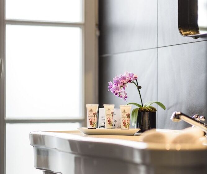 اتاق رمانتیک, Les Dames Du Pantheon