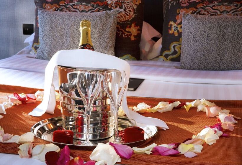 اتاق رمانتیک, Les Dames Du Pantheon