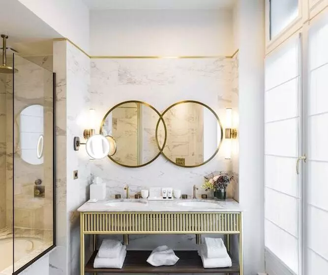 Deluxe Kamer, Grand Powers