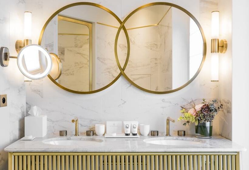 Junior Suite, Grand Powers