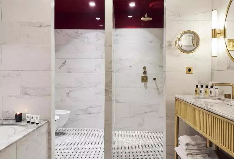 Junior Suite, Grand Powers