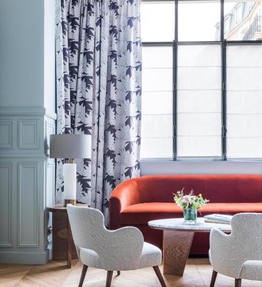 Junior Suite, Grand Powers