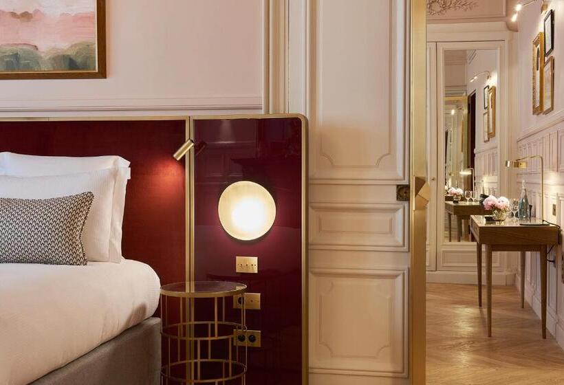 Junior Suite, Grand Powers