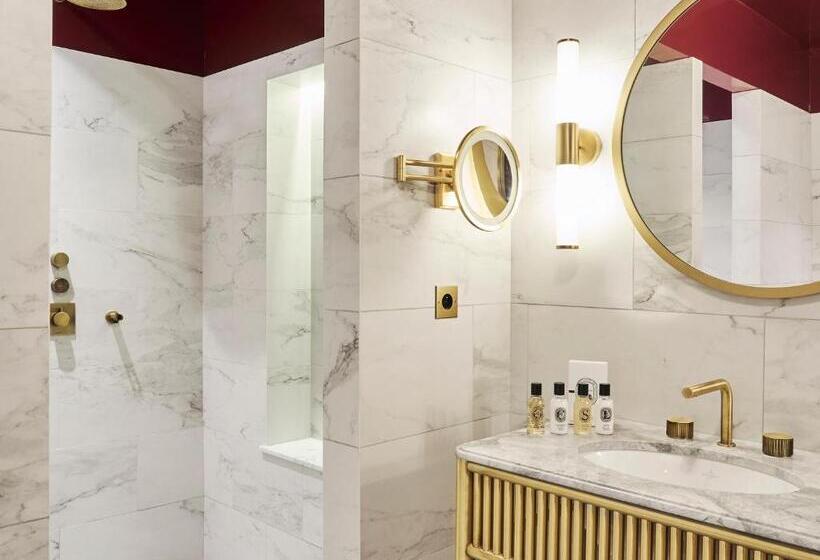 Junior Suite, Grand Powers