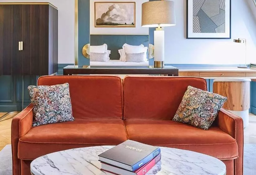 Deluxe Suite, Grand Powers