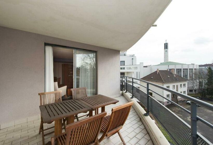 جناح إدارى, Le Jeansebastien Bach