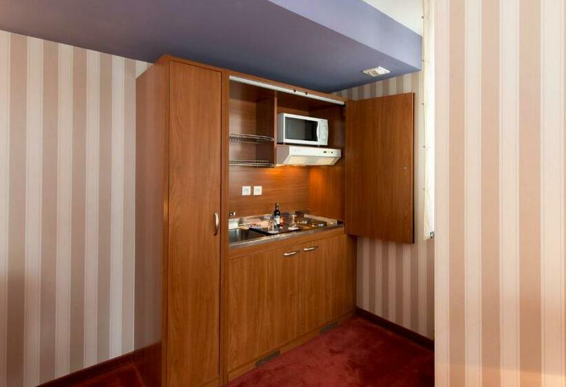 جناح إدارى, Le Jeansebastien Bach