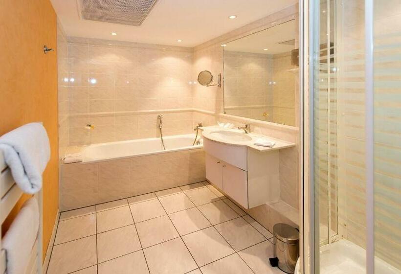 جناح إدارى, Le Jeansebastien Bach