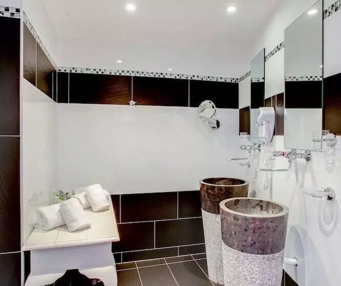 سوییت جونیور, Le Roc E Fiori Hotel Teritoria