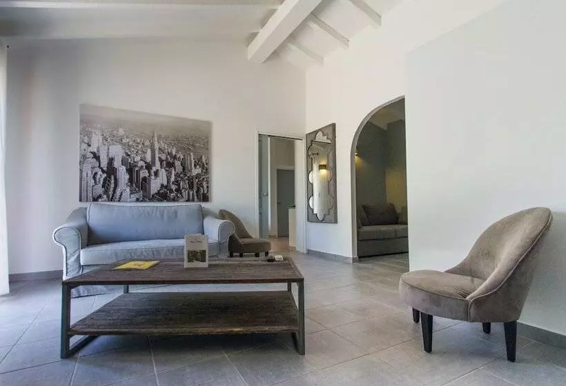 سوییت, Le Roc E Fiori Hotel Teritoria