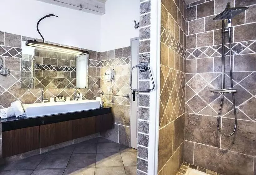 سوییت, Le Roc E Fiori Hotel Teritoria