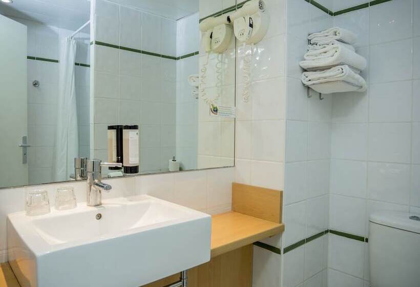 Семейный Номер, Logis Hotel Restaurant Uzès Pont Du Gard