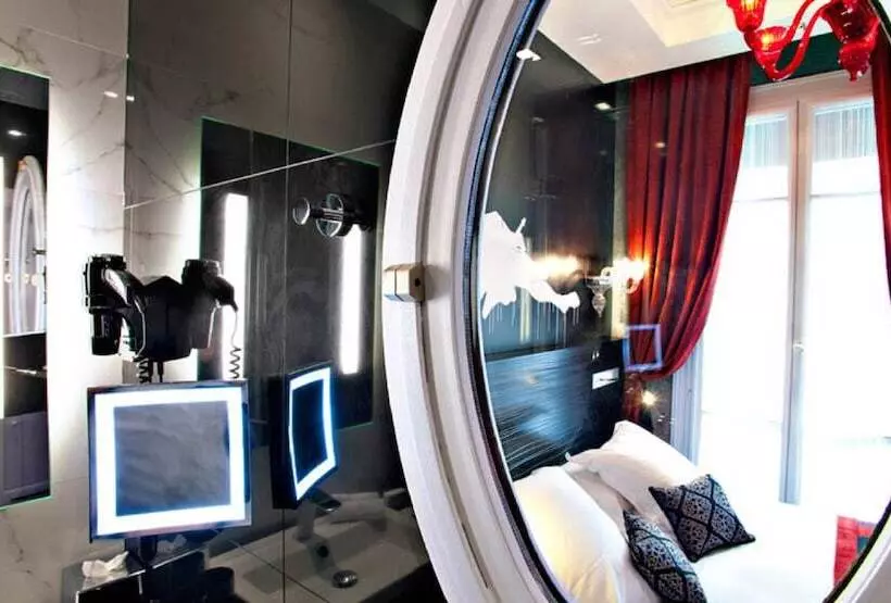 سوییت جونیور, Maison Albar  Le Champs Elysées
