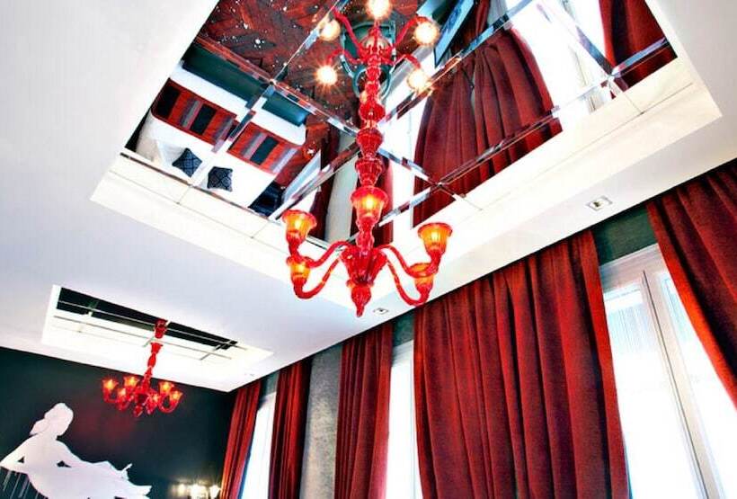 سوییت جونیور, Maison Albar  Le Champs Elysées