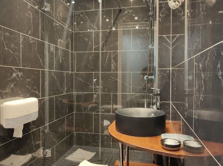 スタンダードトリプルルーム, Modern Est