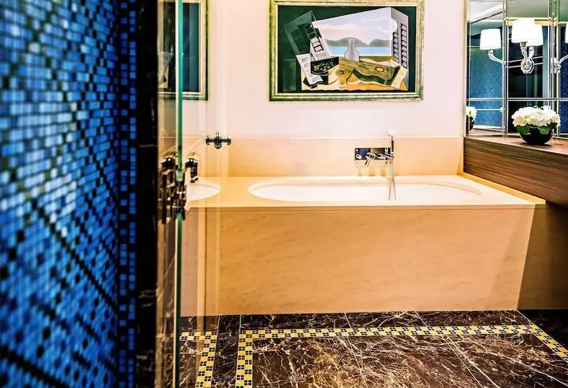 مجموعه ویستا شهر, Prince De Galles, A Luxury Collection Hotel, Paris