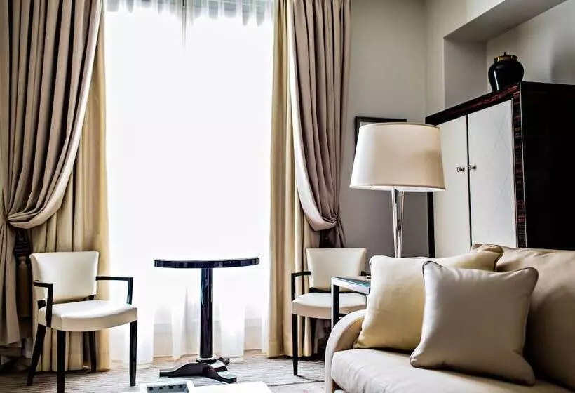 مجموعه ویستا شهر, Prince De Galles, A Luxury Collection Hotel, Paris