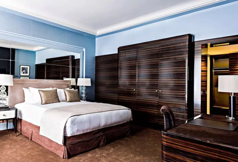 مجموعه ویستا شهر, Prince De Galles, A Luxury Collection Hotel, Paris