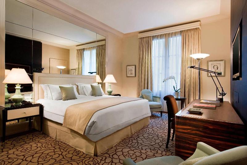 キングサイズベッドのスタンダードルーム, Prince De Galles, A Luxury Collection Hotel, Paris