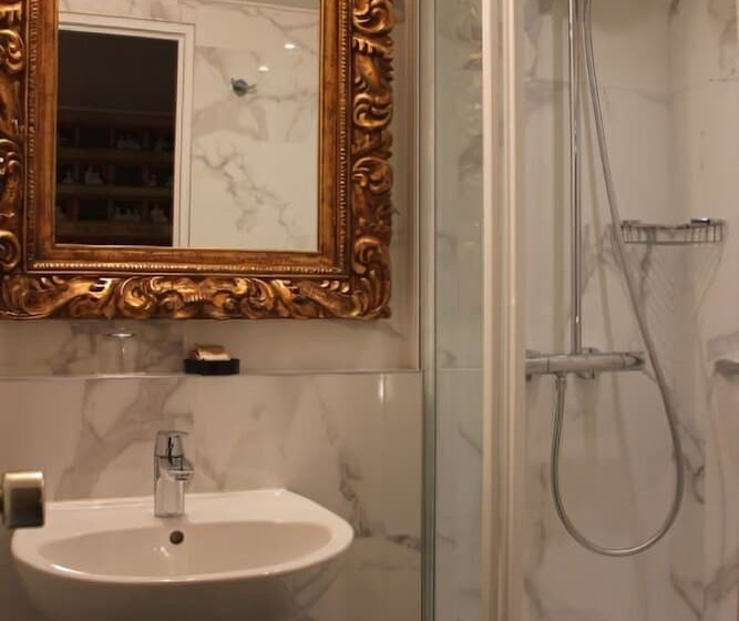 スタンダードルーム, Victoria Chatelet