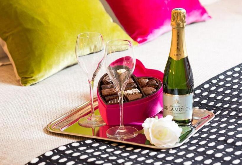 スタンダードルーム, Victoria Chatelet