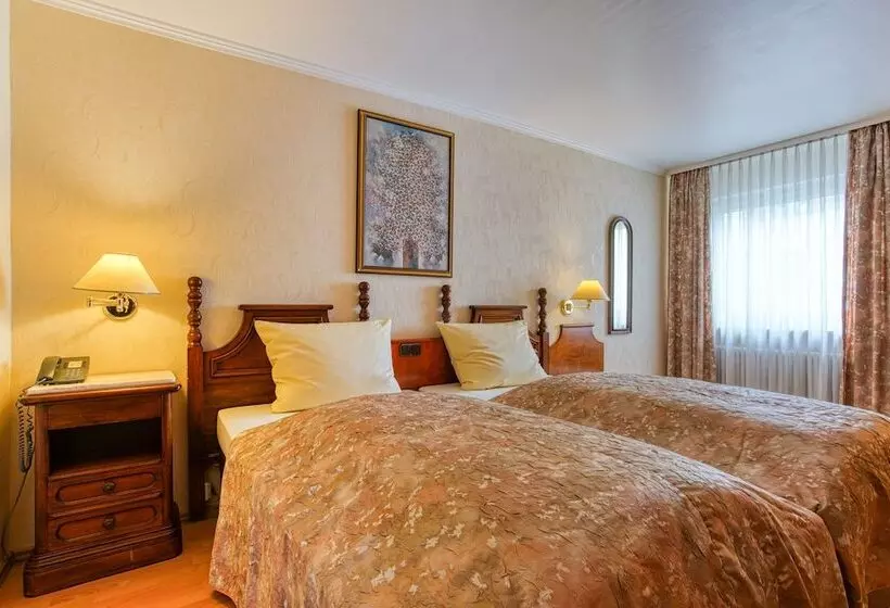 Quarto Quádruplo Standard, Ff&e Hotel Bavaria