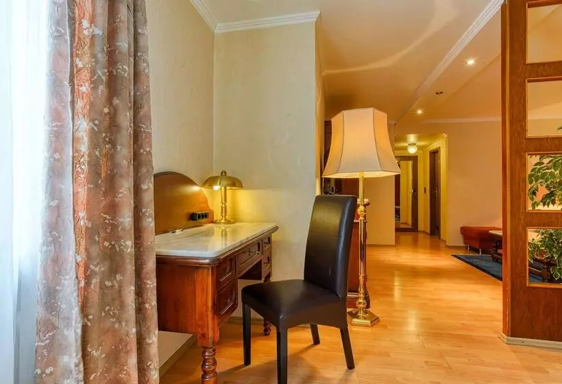 Quarto Quádruplo Standard, Ff&e Hotel Bavaria
