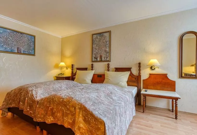 Quarto Quádruplo Standard, Ff&e Hotel Bavaria