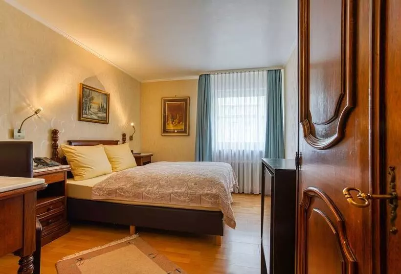 Quarto Quádruplo Standard, Ff&e Hotel Bavaria
