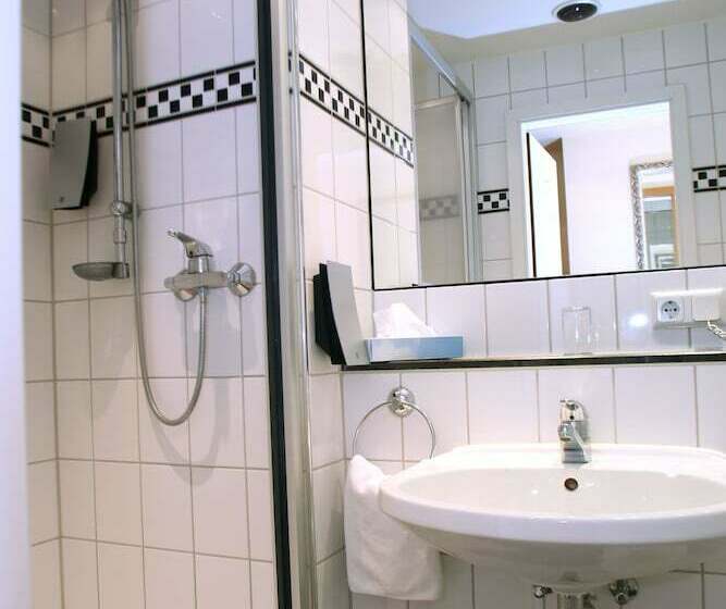 غرفة قياسية ثلاثية, Memphis